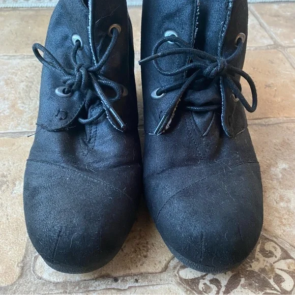 Maurices Black Wedge Booties Size 9 - Picture 3 of 5